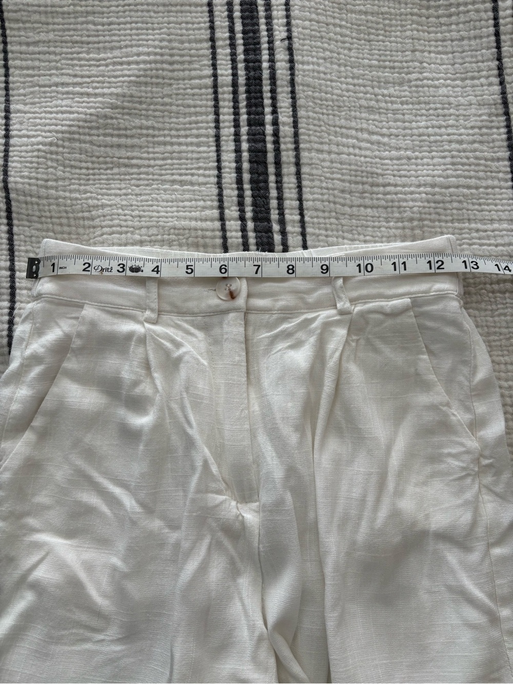 Classic white High-Rise Linen-Blend Pleated Shorts - Picture 3 of 5